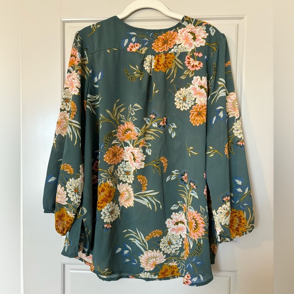 1x Monday Fun Kinney split neck smocked shoulder blouse - Picture 4 of 9